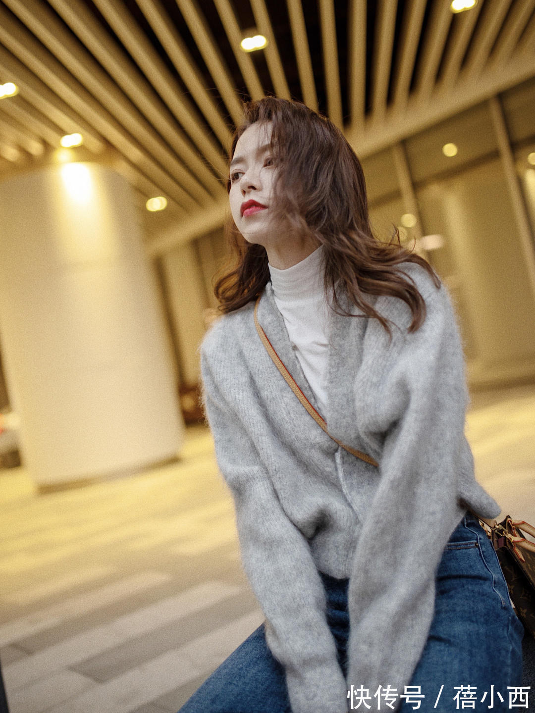 时髦精 冬季“毛衣”穿搭又卷土重来,想成为时髦精就这么穿,体面又时尚