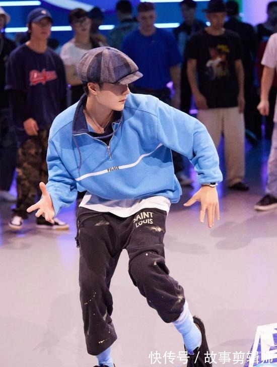 王一博把《这就是街舞》中的穿搭搬进了你的日常生活,可行吗!