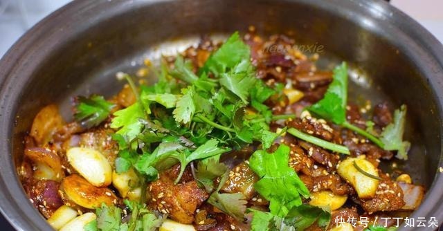 五花肉灵魂吃法,没有烤炉也可以在家吃烤肉,真是太香了