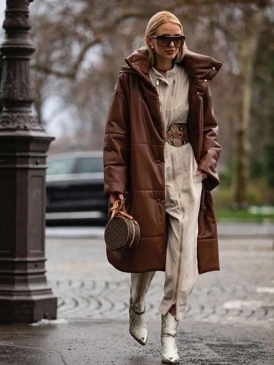  流行|“马丁靴”失宠了？“大衣＋这双鞋”正流行，时髦又显高！