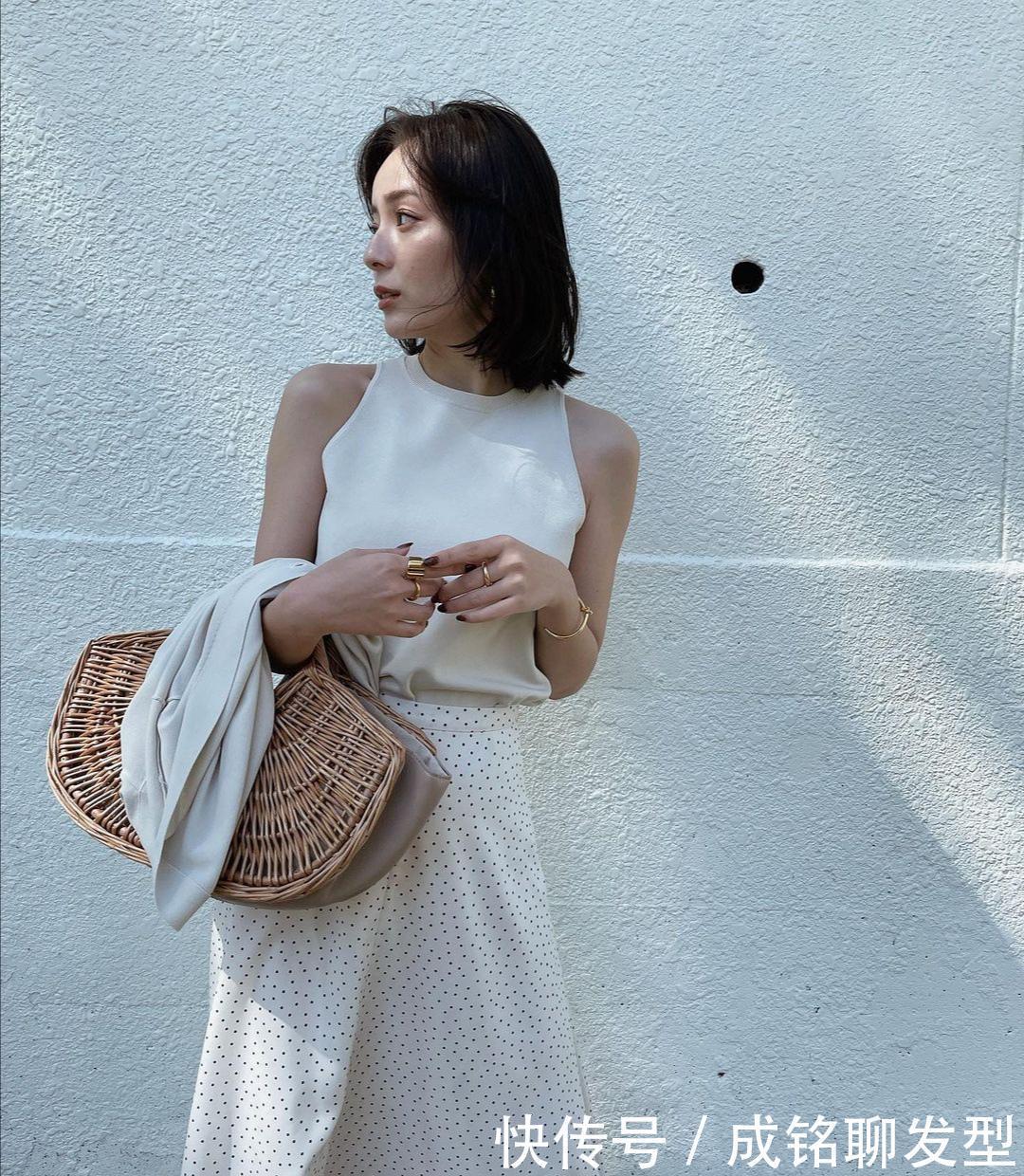 白色衬衫|好看又实用!这位博主的“低饱和度”穿搭法,简约精致优雅又高级