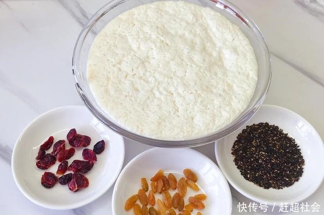  面包蛋糕吃腻了吗用蒸锅做大米糕，半斤米做10个，放凉也不回缩