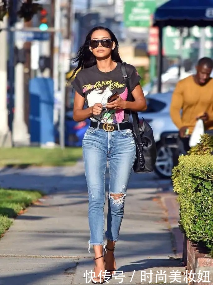 t恤|刘翔二婚妻子气质真好,穿黑色T恤配阔腿裤,素颜也挺美