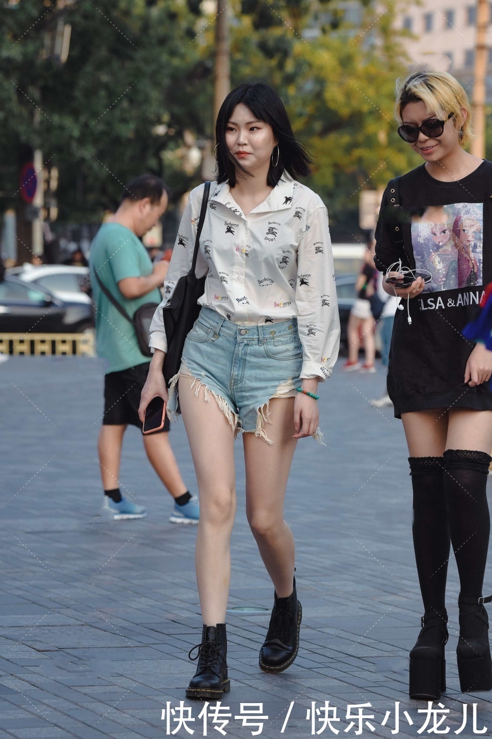 设计感十足的牛仔裤，高级时尚，塑造个人风格