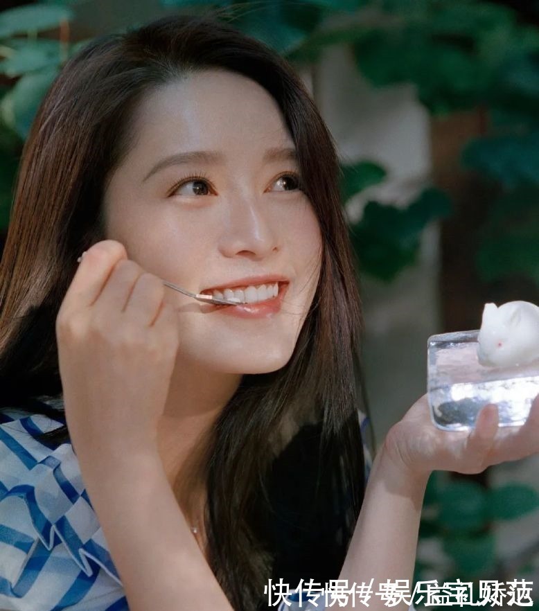 淡颜系|双眼皮、一字眉已经过时了，现在的美女标准是这样……