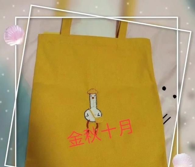 编织成|妈妈会魔法,钩针就是她的魔法棒,把孩子的画编织成了实物