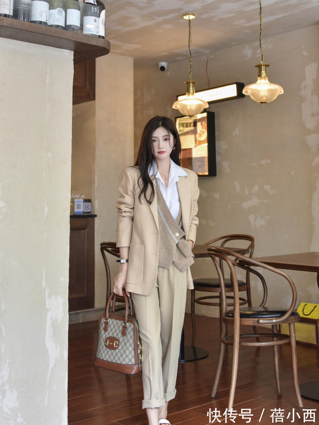 秋季|真正懂时尚的女人,秋季穿搭首选“大地色”衣服,知性优雅又高级