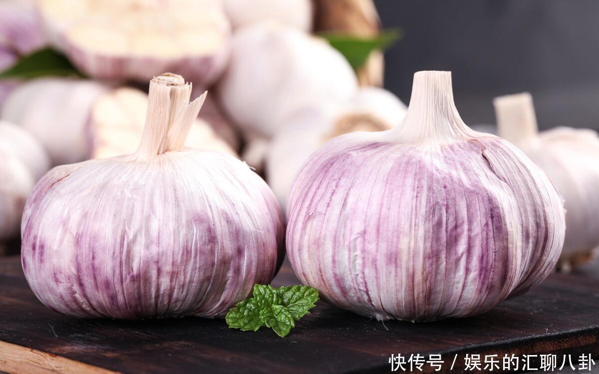 保存大蒜别再直接放冰箱,教你一个土方法,放久了照样新鲜不发芽