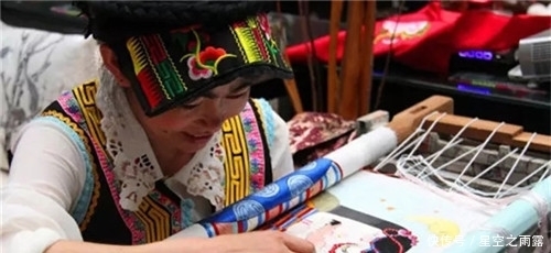 爱马仕|60岁藏族大妈被爱马仕看中,靠一根针走进联合国,几年净赚800万