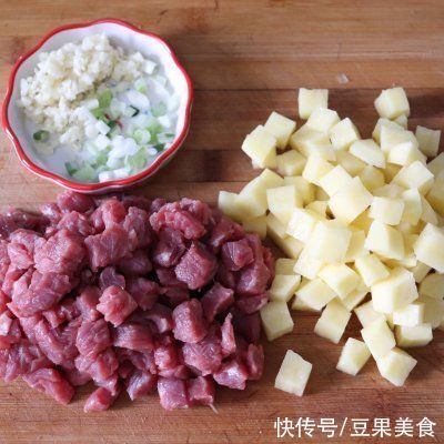 超好吃美味的孜然牛肉土豆粒