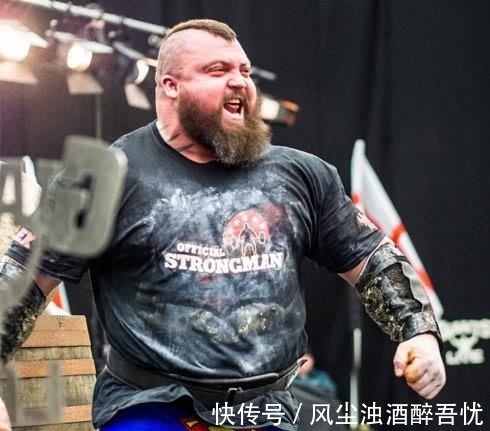 哑铃|12年打造身材，硬拉500公斤，身边所有人都可以当作哑铃用