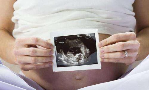 医生|做B超时看见胎儿做鬼脸,孕妈正高兴,医生:孩子恐怕不能要