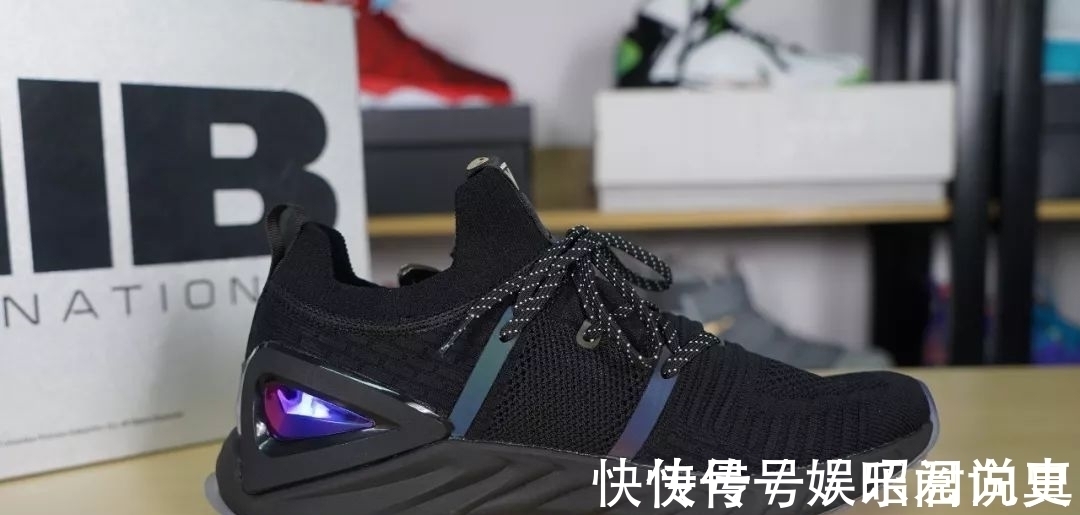 国货 国货逆天球鞋,脚感爆炸,送衣服还联名,发售价竟低于一千!