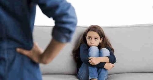 父母|孩子有这3种行为, 是和父母生分了, 不要傻乎乎认为孩子懂事了