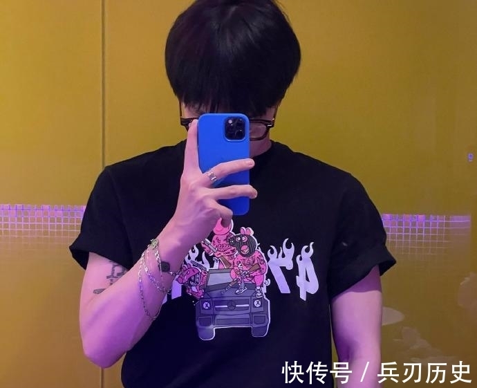 大男孩|帅气的成都大男孩,健身四个半月,手臂和肩有进步,胸肌差点意思!