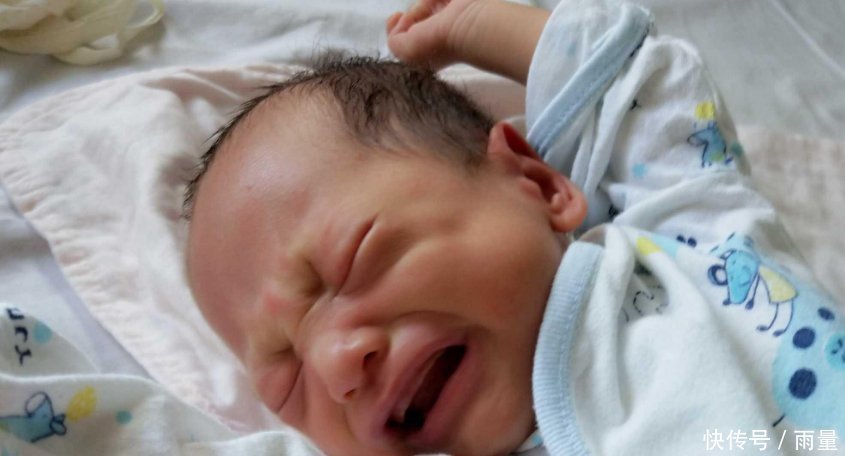 新生儿在娘胎发育得好,出生后这3个特点很明显,宝妈们可以偷着乐