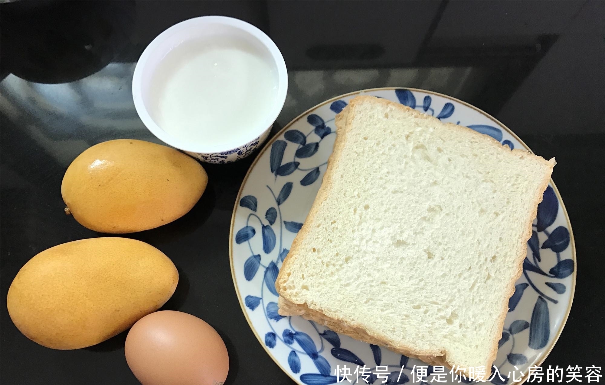 吃剩的吐司不要扔,加2个鸡蛋,1个芒果,就变成了好吃的甜点