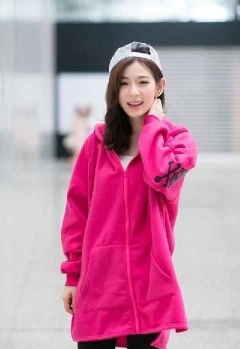今年流行“卫衣套大衣”,适合奔四奔五女人穿,高贵上档次