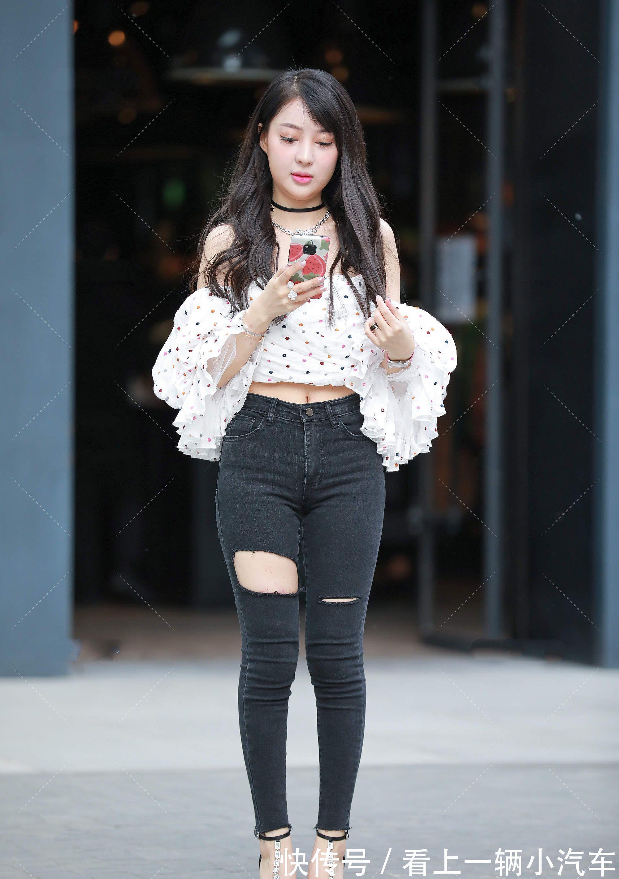 时尚|平肩上衣虽常见,若搭配泡泡袖的设计,整个搭配就是既可爱又时尚