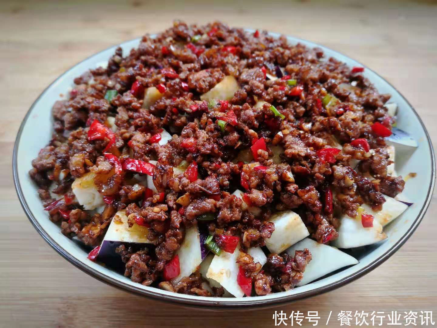 肉末蒸茄子|大热天,儿子最馋这菜,蒸一蒸10分钟出锅,开胃下饭,好吃不贵