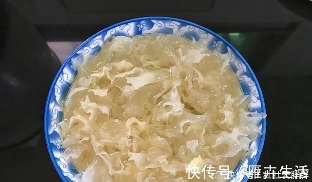 桃胶|夏天，女人要多喝这甜羹，三种食材一起炖，营养滋润，面膜都省了！
