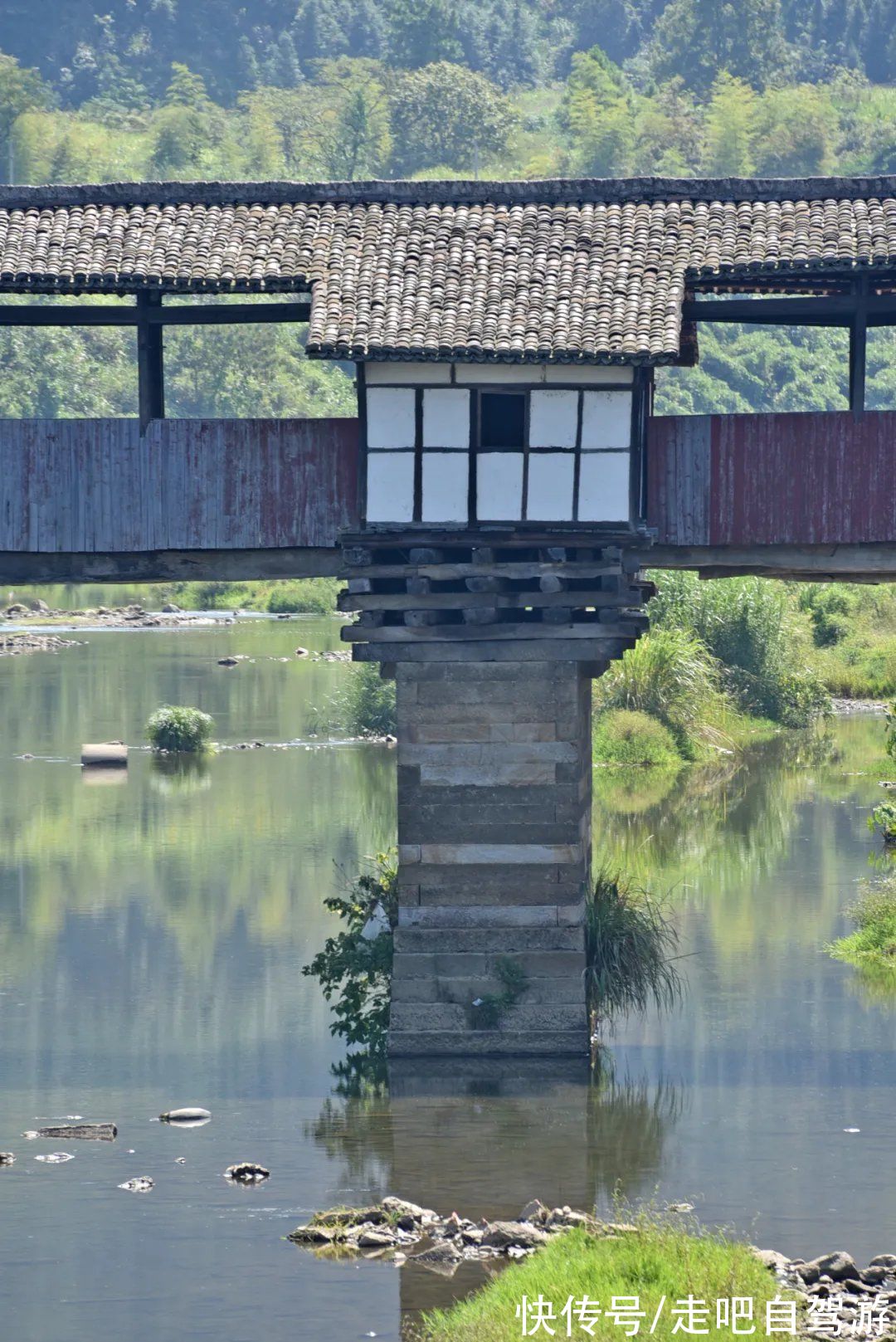 古桥|1400年历史的古桥，藏在小镇上，竟然还是中国古廊桥的孤例