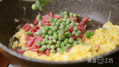什锦炒饭|炒饭前多加这一步，颗粒分明不粘锅，10分钟就搞定