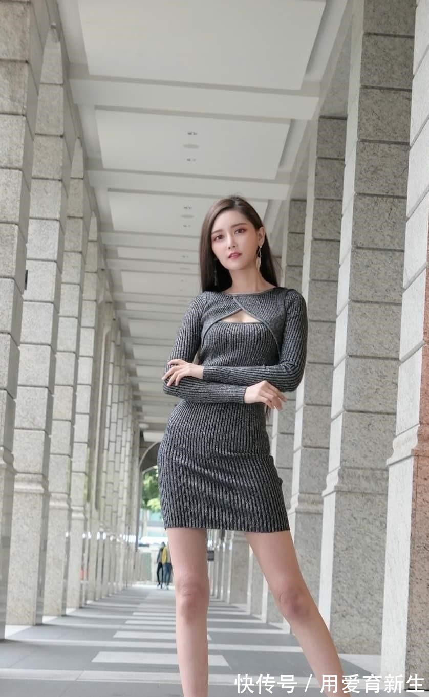 知性 优雅知性的针织连衣裙,搭配一双浅色高跟鞋,十分优雅迷人