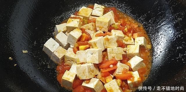红辣椒|西红柿别再只是炒鸡蛋，和它一起做，开胃下饭，孩子点名要吃的菜