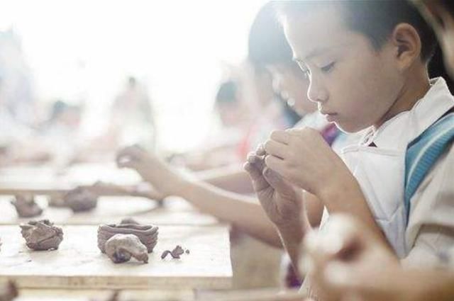 兴趣班|李玫瑾教授给孩子报这3种“兴趣班”纯属浪费,孩子也学不到啥