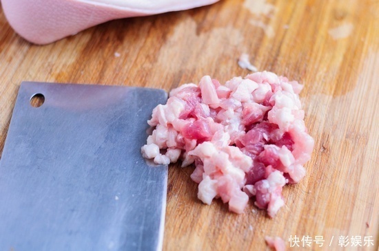 土豆的这个做法火了,简单易学,比大鱼大肉好吃多了,越吃越过瘾