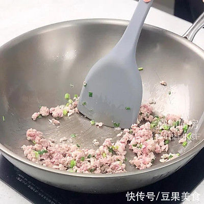 简单快手,下班回家也能做的水晶丸子