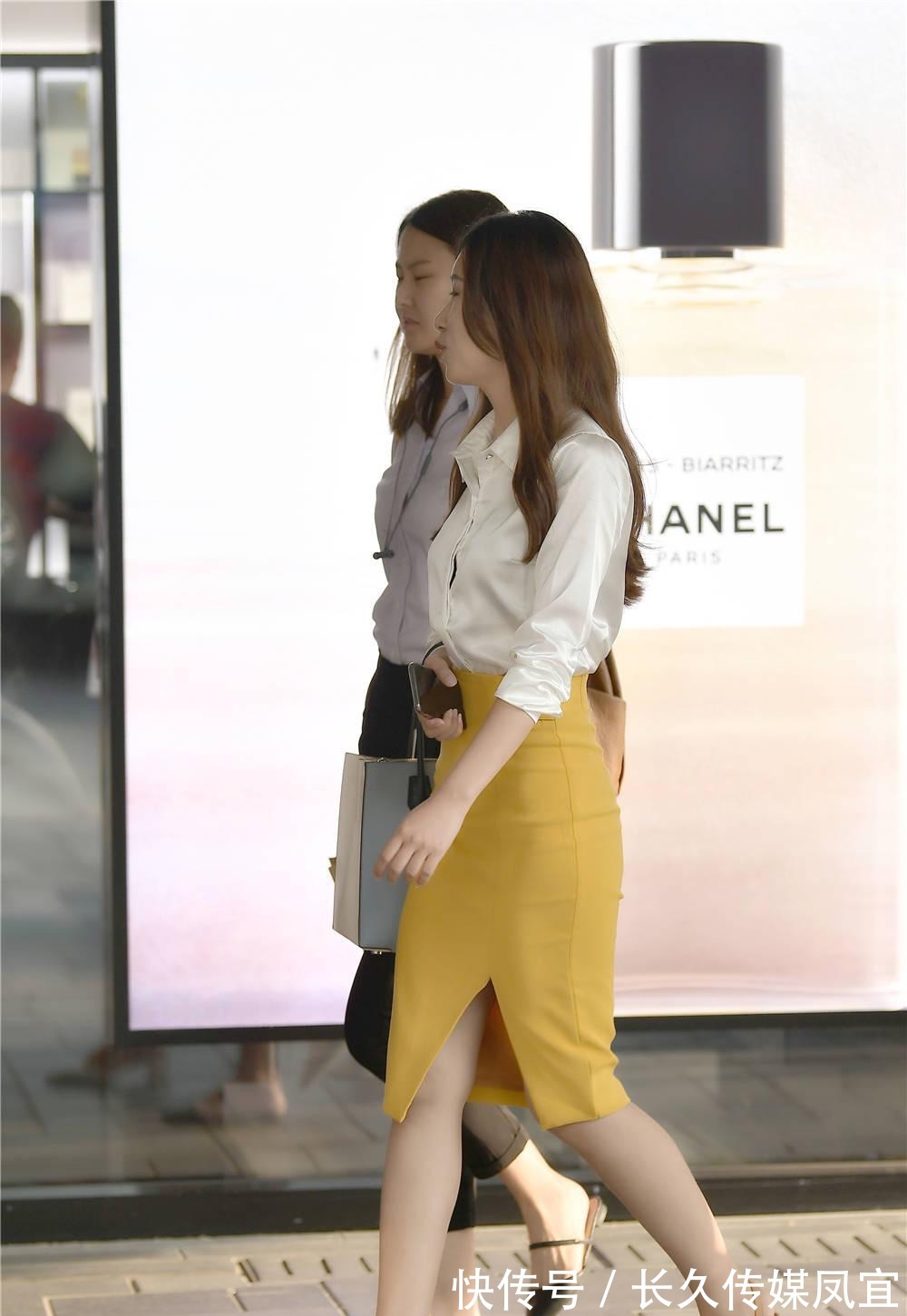 筒裙|黄色修身高腰筒裙,搭配丝绸衬衫,穿出高级感,赚足回头率