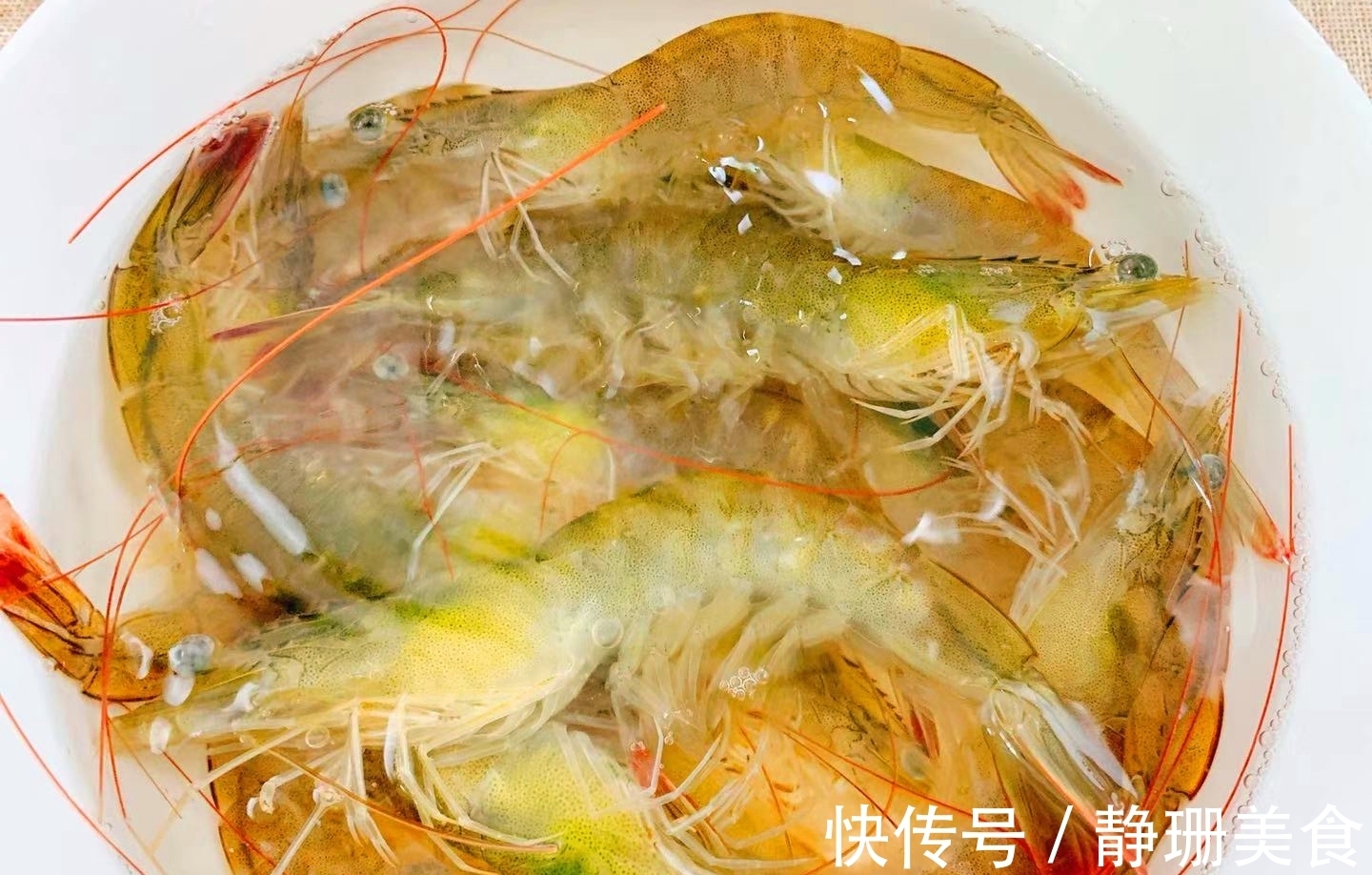 煮虾时，冷水煮还是热水煮？难怪虾又老又腥，都是错误做法惹的祸