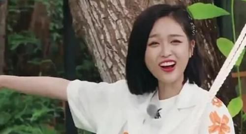 郑恺|郑恺录节目途中睡着,吴宣仪看到后大声指出,导演的反应令人意外