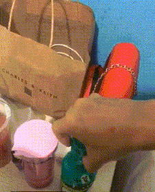 |搞笑GIF趣图:美女 人家是来打饭,你是来搞笑的吗?