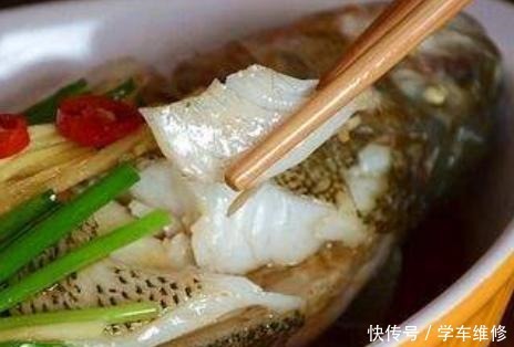 蒸鲈鱼时,需不需要腌制大厨用错了方法,难怪鲈鱼蒸好没鲜味!