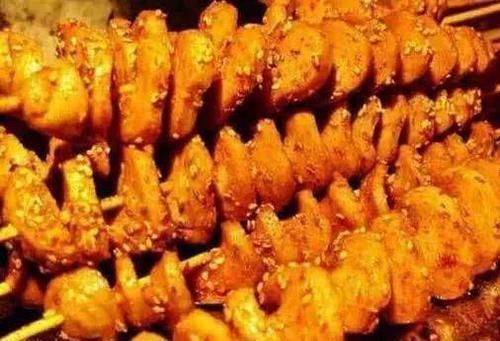 到了很多|夜市最红的4款小吃,烤面筋上榜,全吃过证明你是一个真正的吃货