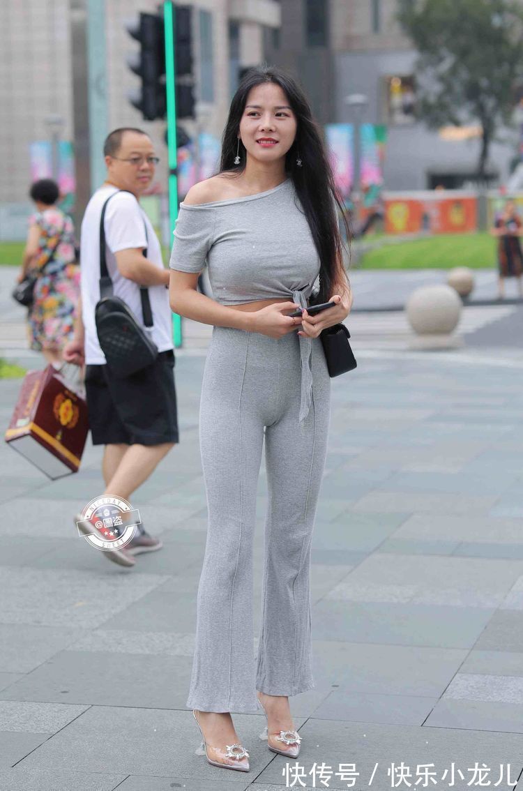 穿搭 个性独特的打底裤穿搭稳重有气质,穿出自己的风格,时尚可爱