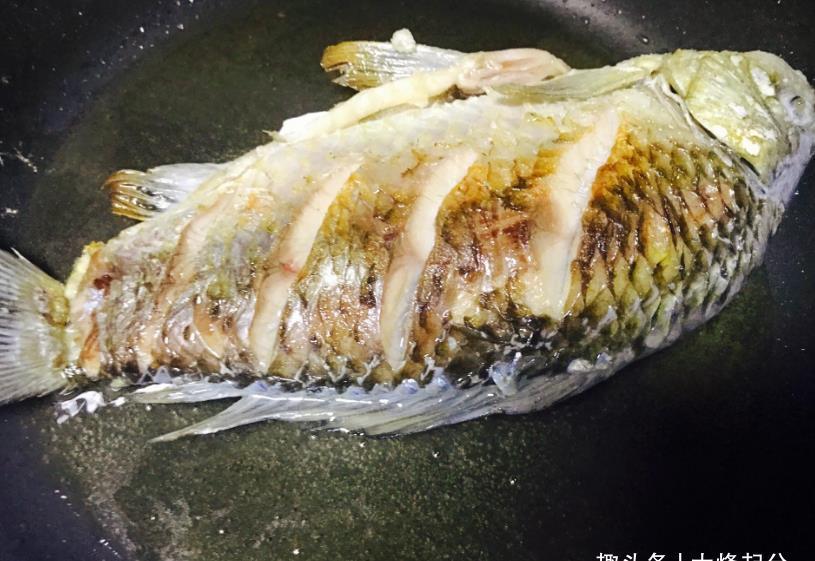 把羊肉|传统名菜鱼羊鲜,冬季进补必备,汤鲜肉嫩,味道妙不可言