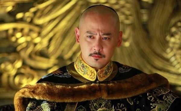 侍卫|乾隆在路边吃瓜,说瓜农的瓜很甜,拐弯没走多远突然下令处死瓜农!