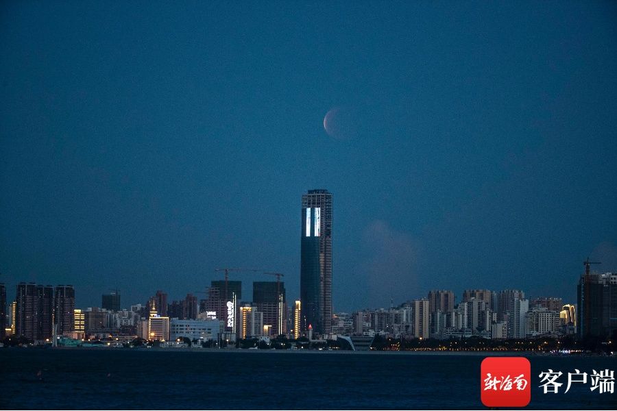 记者 重磅天象来了！月全食+超级月亮组团亮相