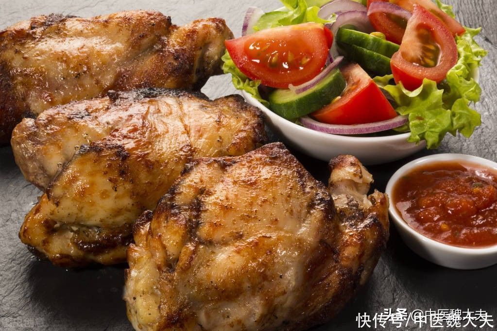 小水泡|痒!痒!痒!手脚上长了透明的“小水泡”,是上火了吗?