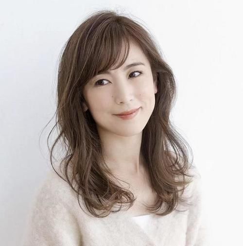 减龄|中老年女人烫发别选“小卷”,学日本妈妈,烫这些“大卷”更减龄