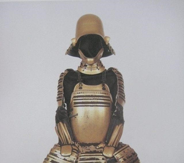 古代三大帝级盔甲中国这件黄金甲价值连城,外国两件差距太大了