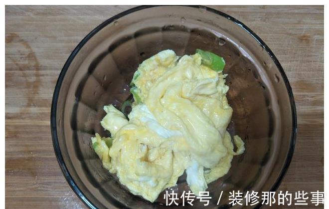 搅拌均匀|西葫芦的好吃做法,不用调馅,简单易做,上桌全家抢着吃