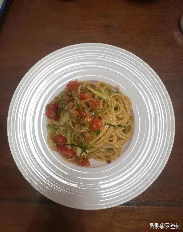 这么快就能准备好全家人一周的饭！看这三位妈妈的高效“备餐法”