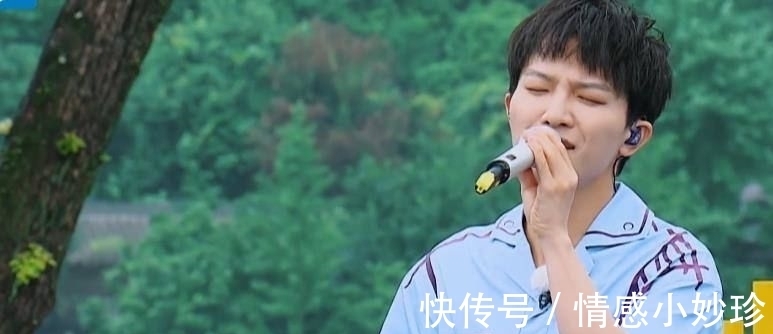 细节见人品,在周深找眼镜的时候,只有他主动帮忙,其他人呢