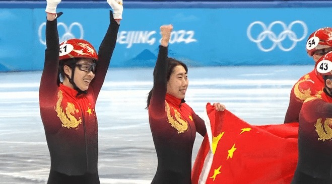 任子威|燃爆了!中国队首金有多惊险?超车+硬抗,赛后响起《中国范儿》