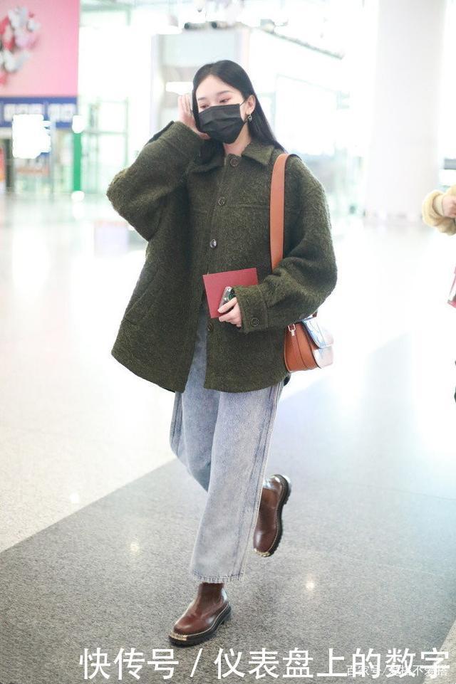 女人少穿西装吧，呆板还容易撞衫！现流行这5件外套，百搭显气质